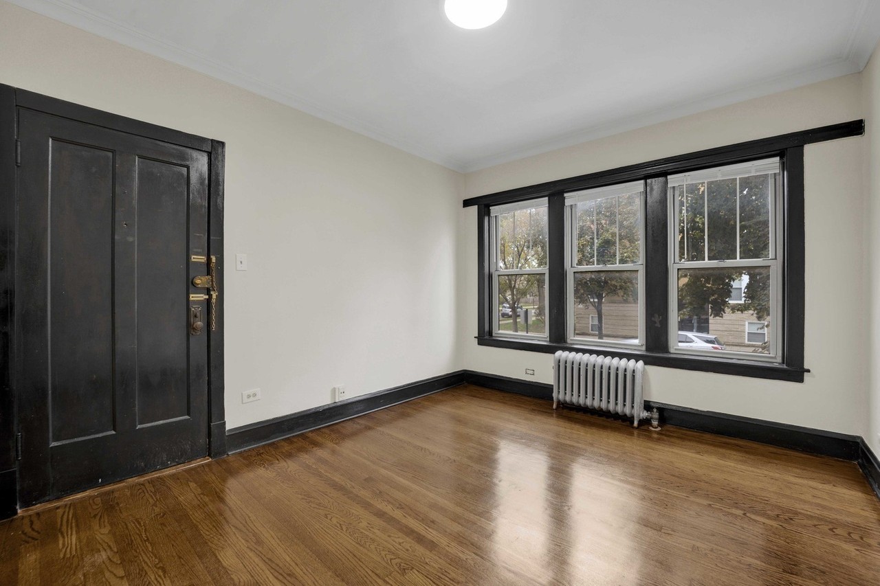 4744 W Roscoe St #1 - Photo 2 of 15