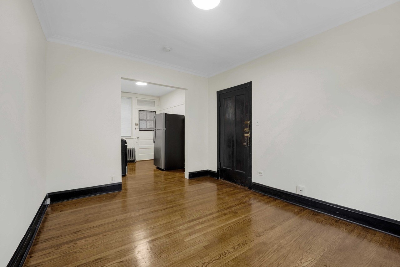 4744 W Roscoe St #1 - Photo 4 of 15