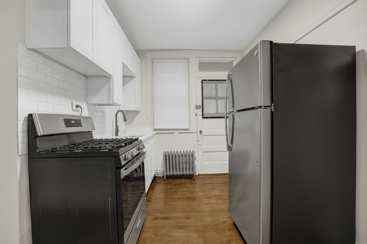 4744 W Roscoe St #1 - Photo 6 of 15