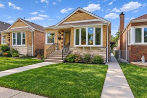 featured image of 5024 S Lawler Ave