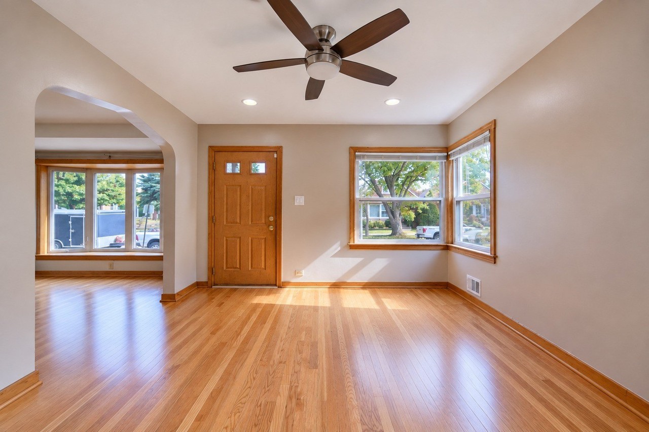 5024 S Lawler Ave - Photo 2 of 21