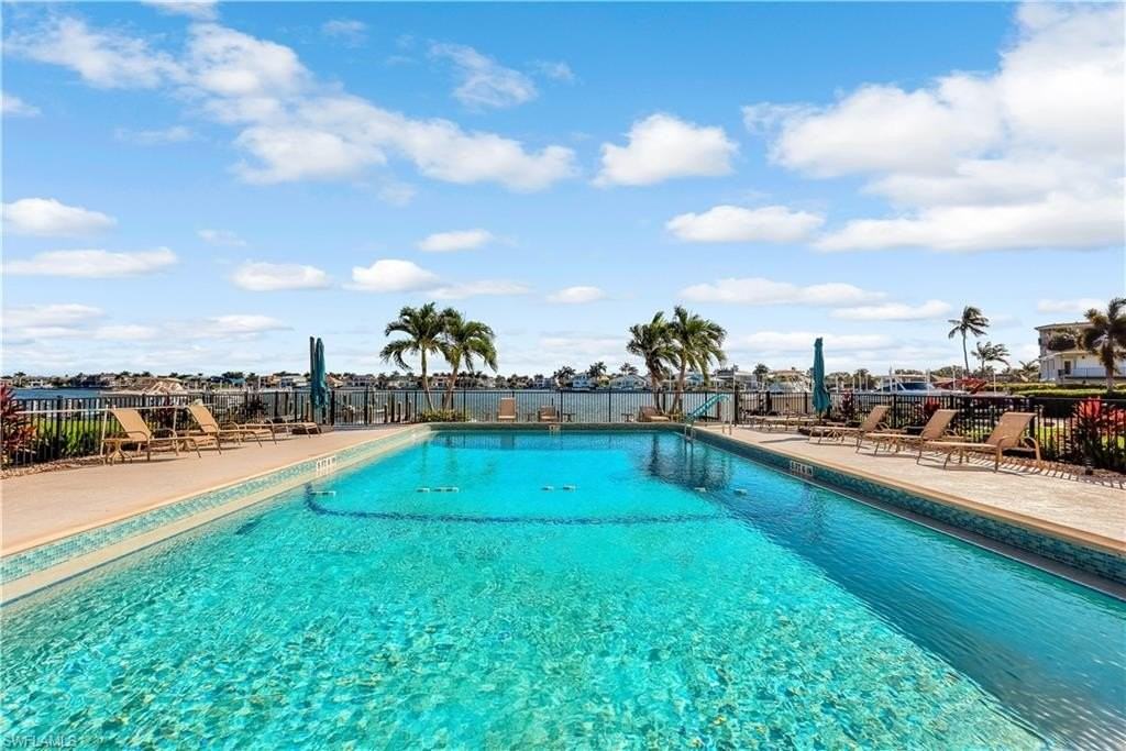 3430 Gulf Shore Blvd N #2B - Photo 3 of 25