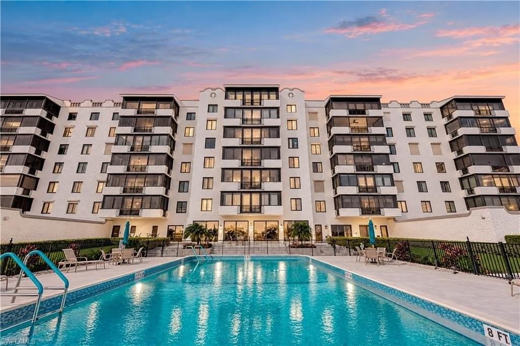 3430 Gulf Shore Blvd N #2B - Photo 4 of 25