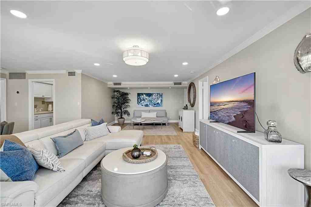 3430 Gulf Shore Blvd N #2B - Photo 6 of 25