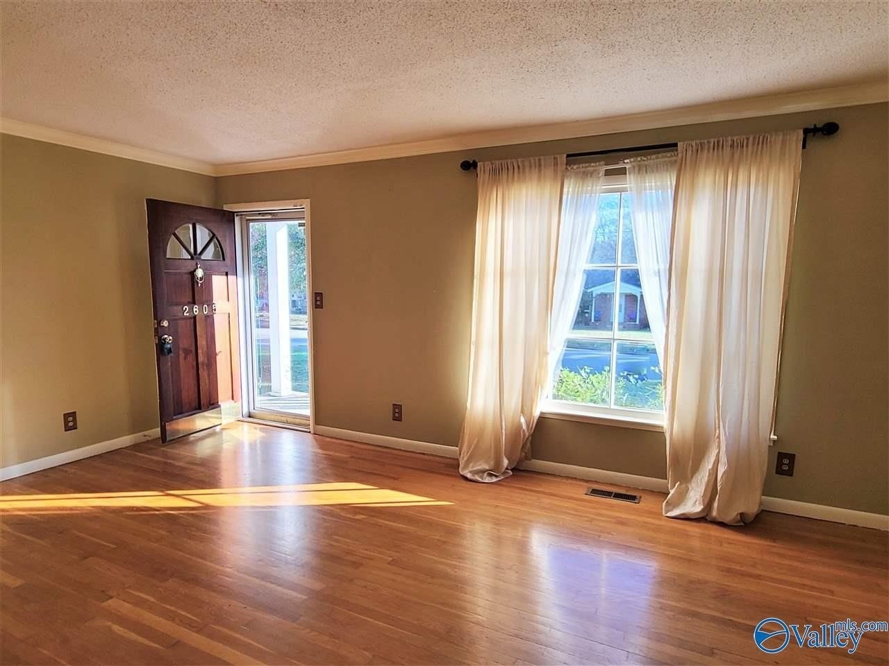 2605 Brookline Dr Nw - Photo 3 of 13