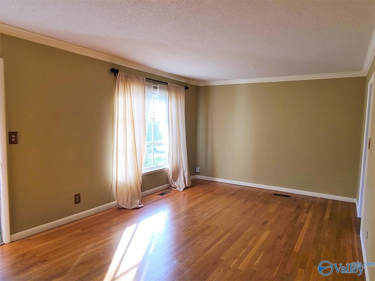 2605 Brookline Dr Nw - Photo 4 of 13