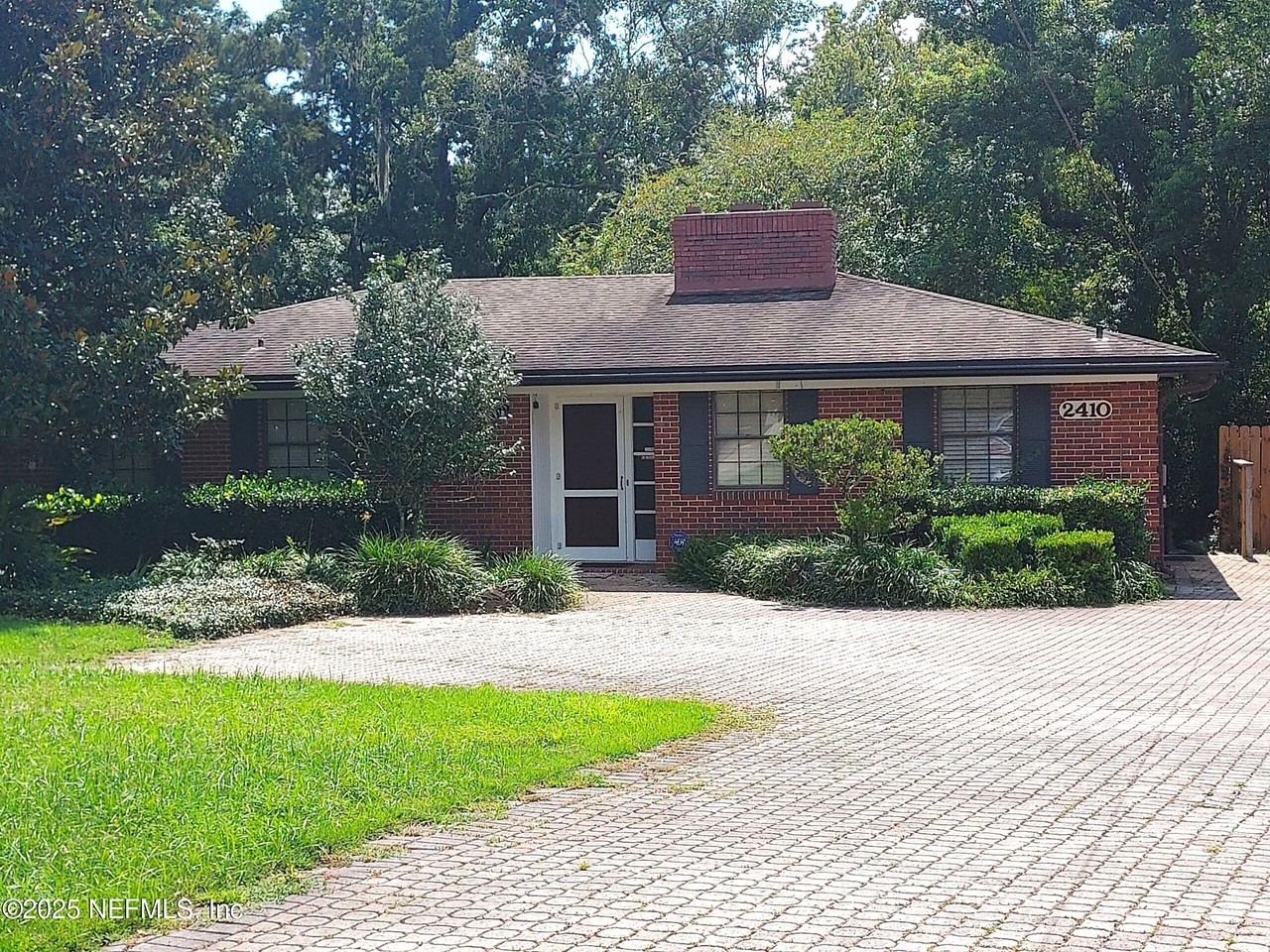 2410 Cedar Shores Cir - Photo 3 of 50
