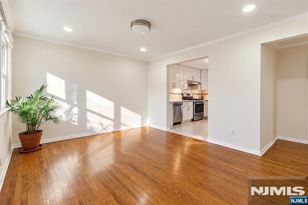 35 Lexington Ave - Photo 3 of 23