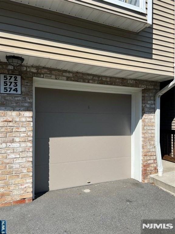 574 Windsor Dr #574 - Photo 2 of 7