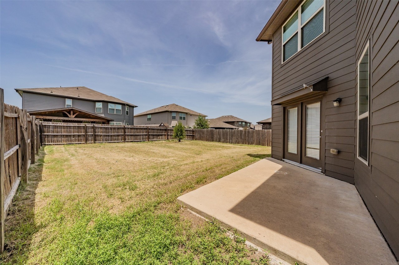 6268 Topsail Dr - Photo 4 of 35