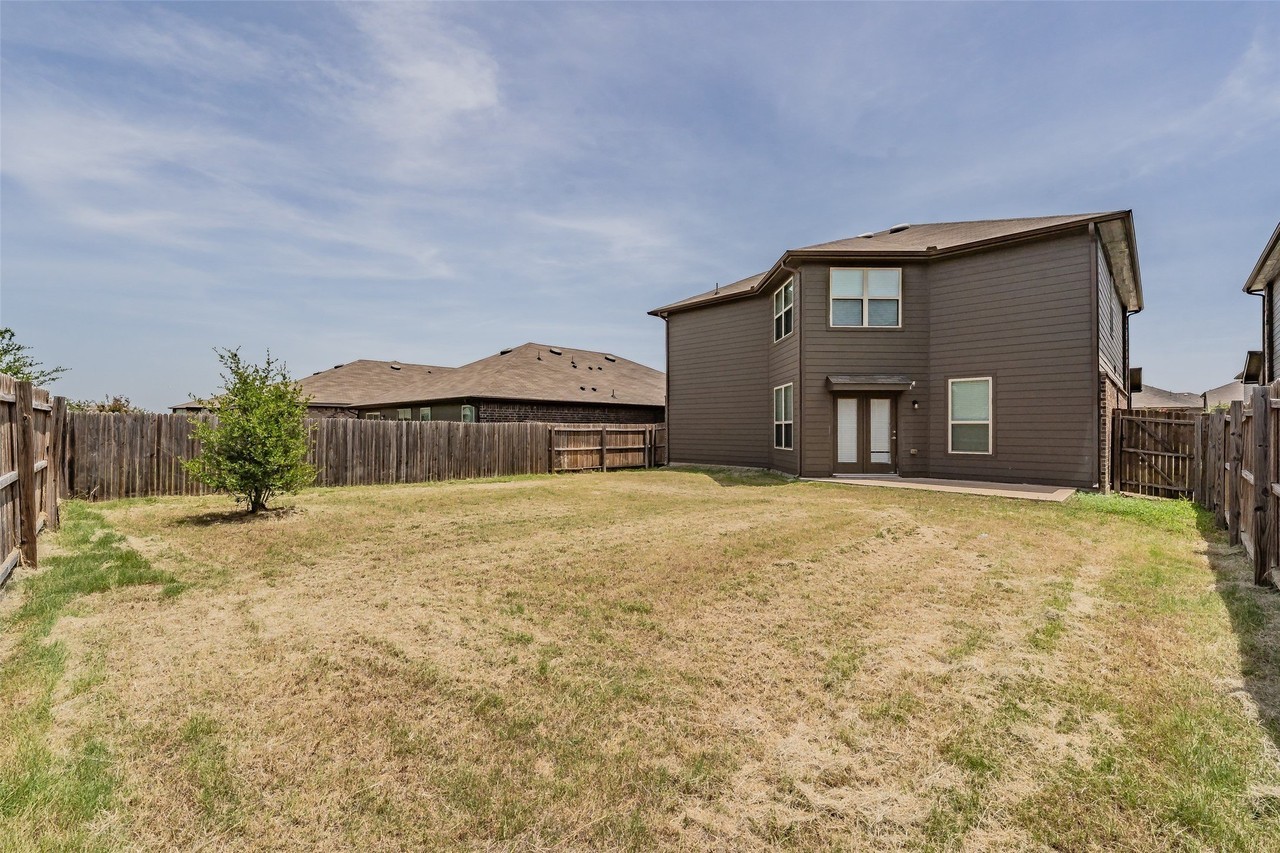 6268 Topsail Dr - Photo 5 of 35
