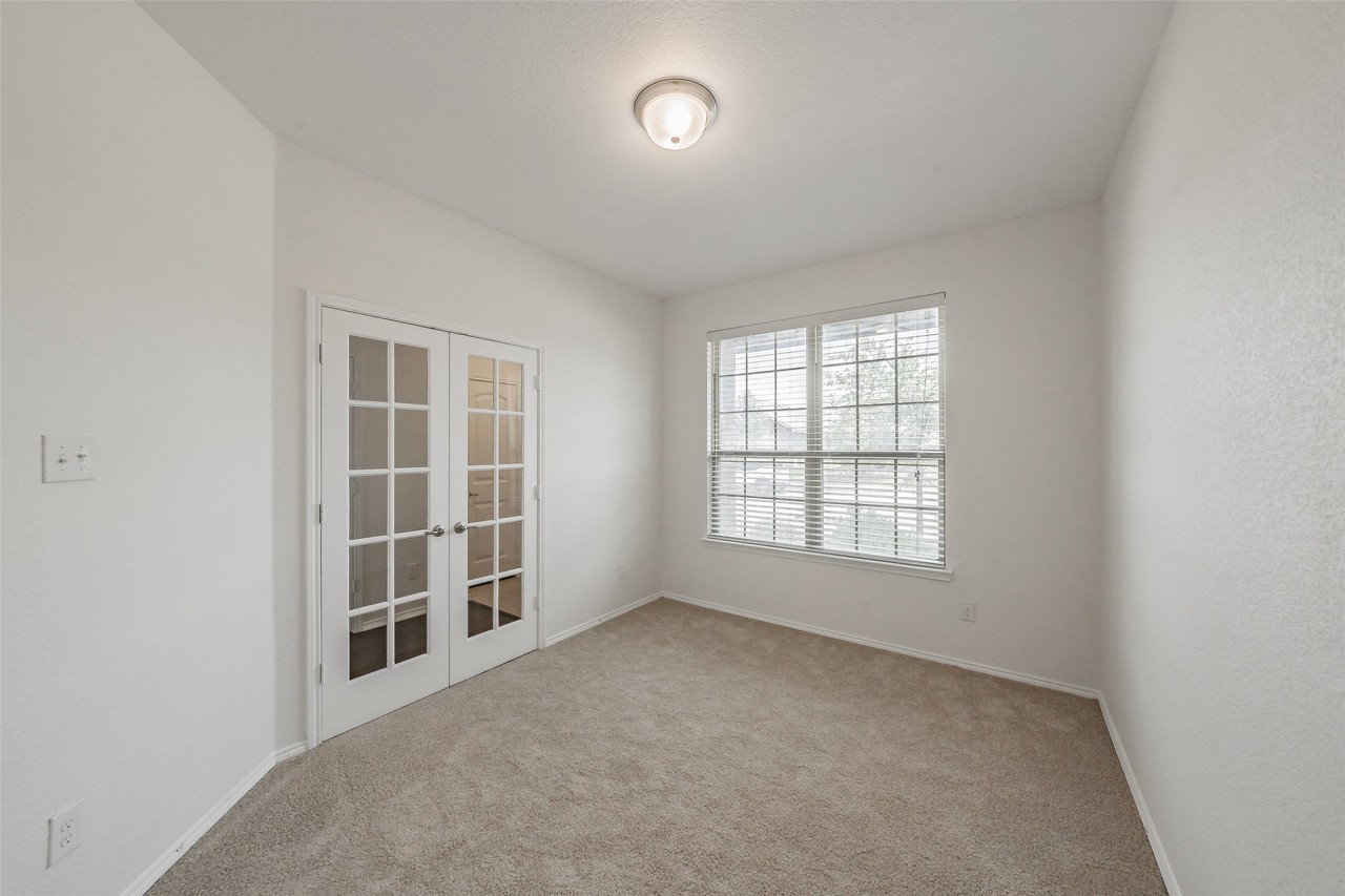 6268 Topsail Dr - Photo 7 of 35