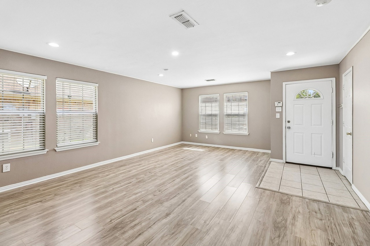 503 Angela Ln - Photo 5 of 25