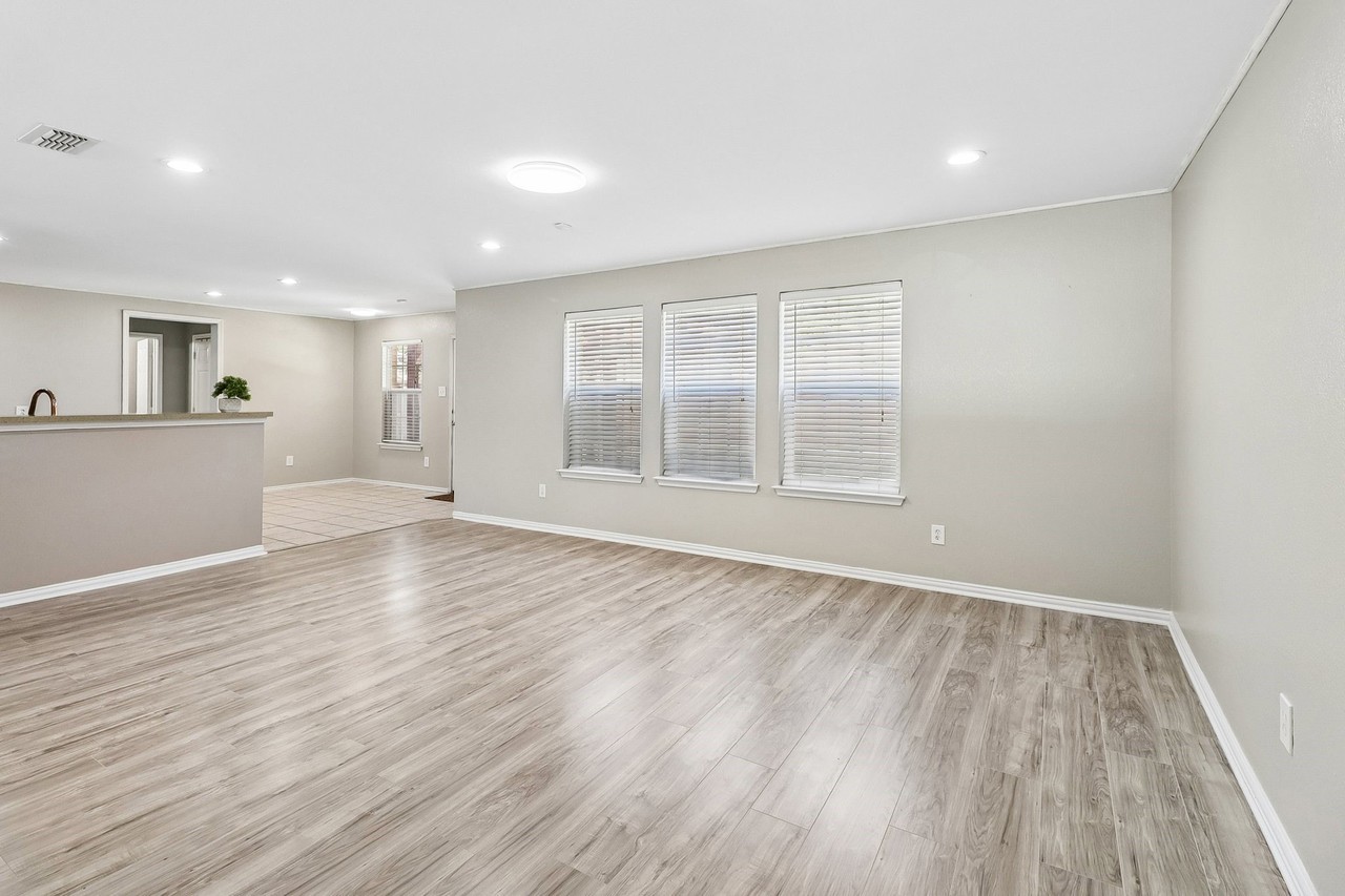 503 Angela Ln - Photo 6 of 25