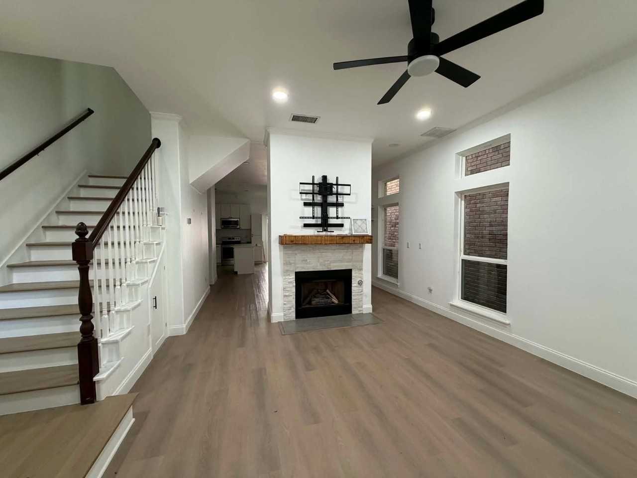 5864 Oram St - Photo 2 of 16