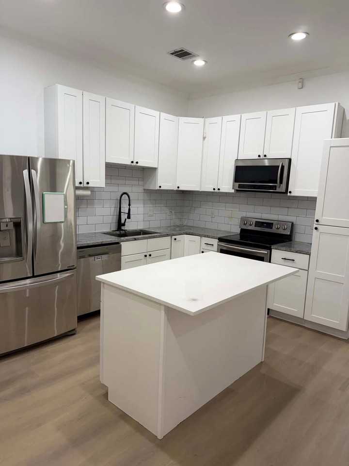 5864 Oram St - Photo 4 of 16