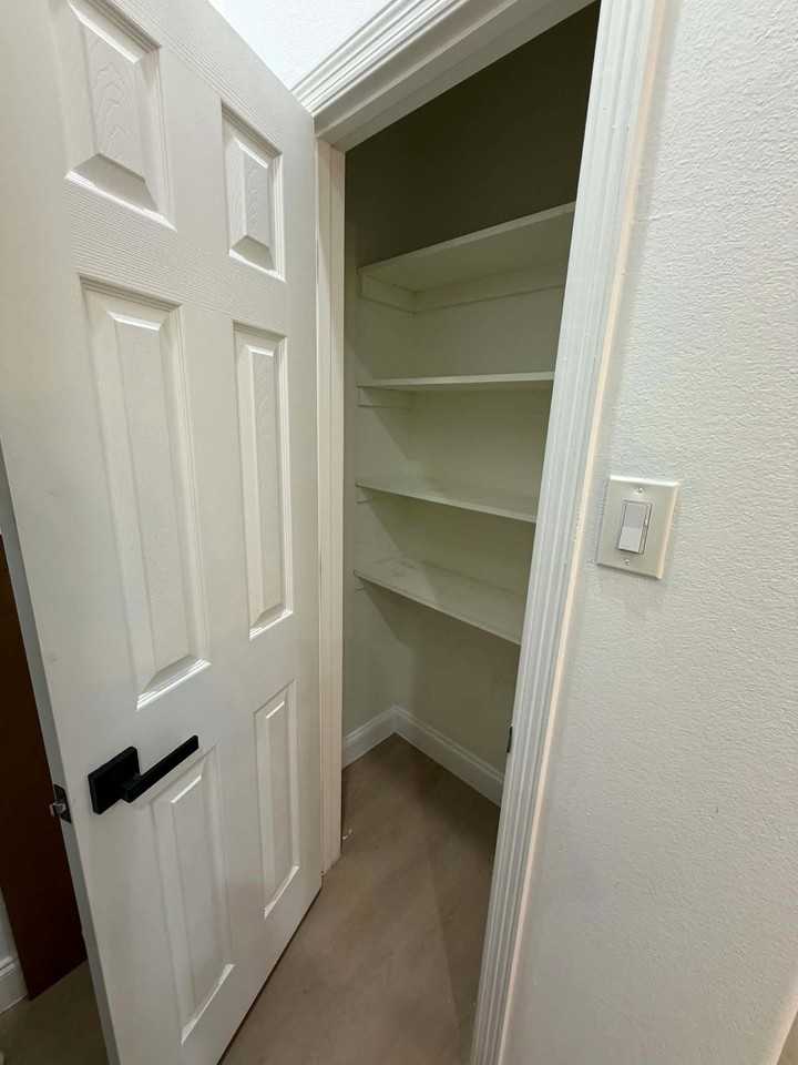 5864 Oram St - Photo 5 of 16