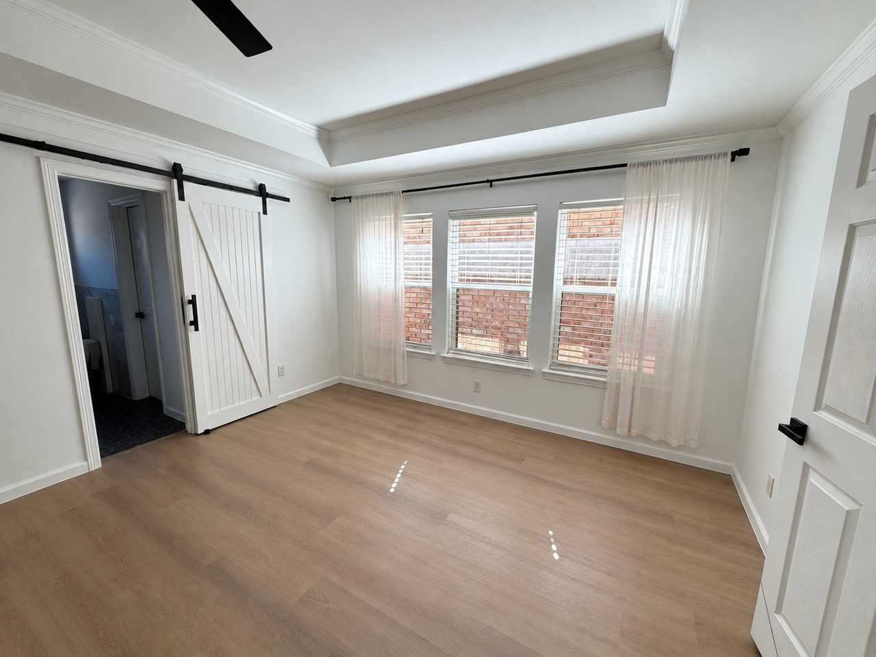 5864 Oram St - Photo 7 of 16