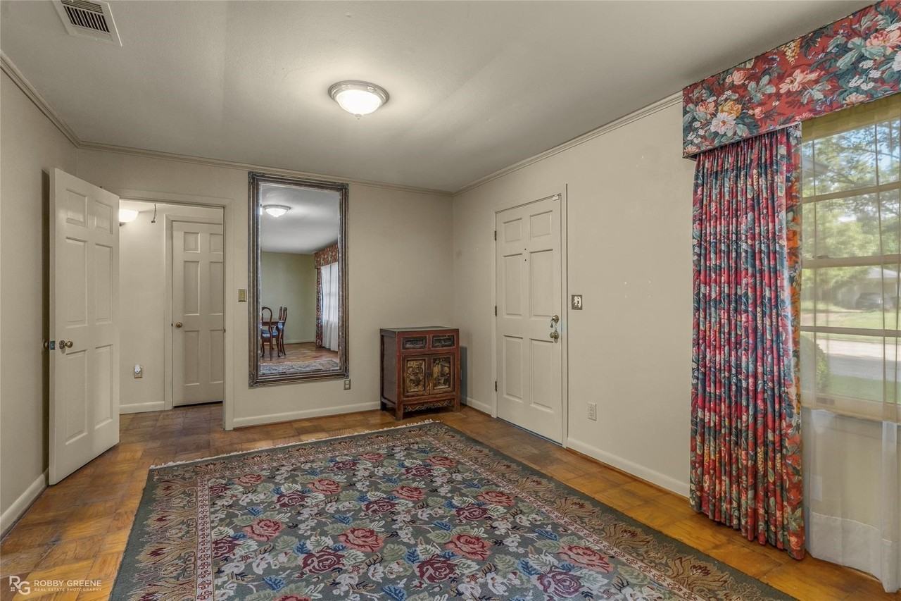144 Kayla St - Photo 2 of 10