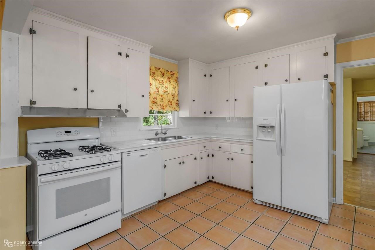 144 Kayla St - Photo 6 of 10