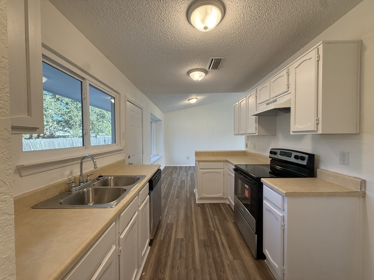 939 Carom Way - Photo 5 of 12
