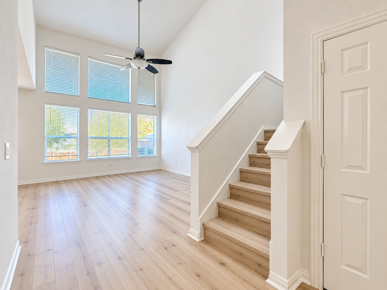 10017 Dryden Ln - Photo 2 of 25