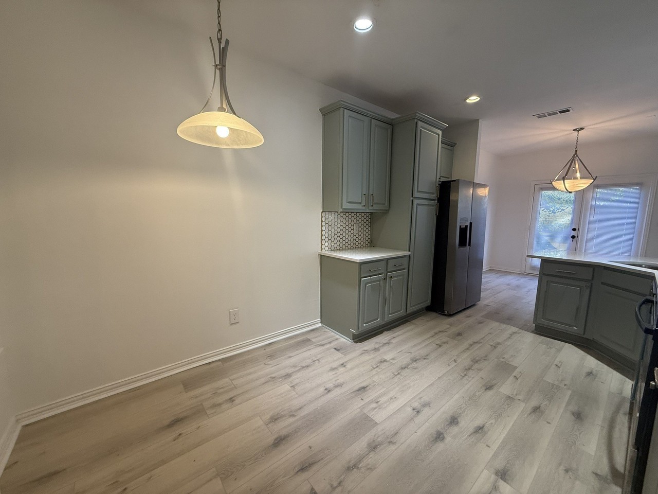 10017 Dryden Ln - Photo 3 of 25