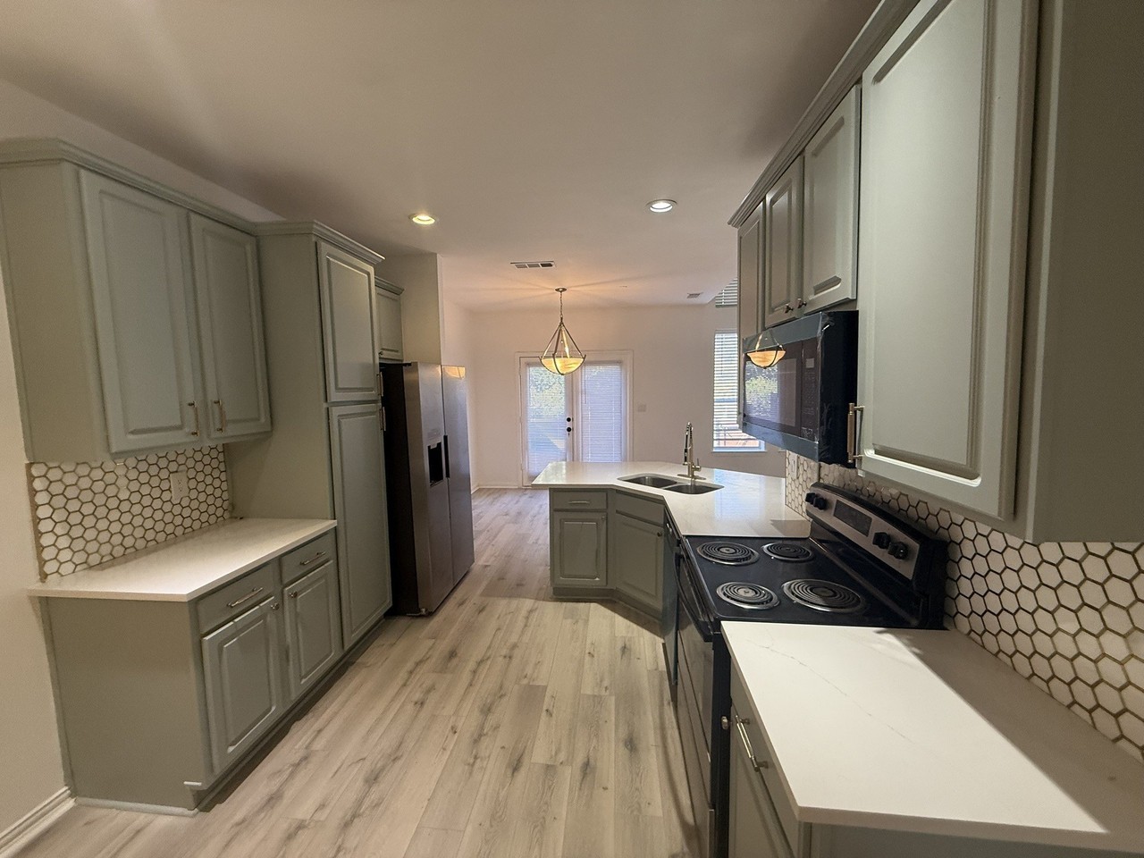 10017 Dryden Ln - Photo 4 of 25