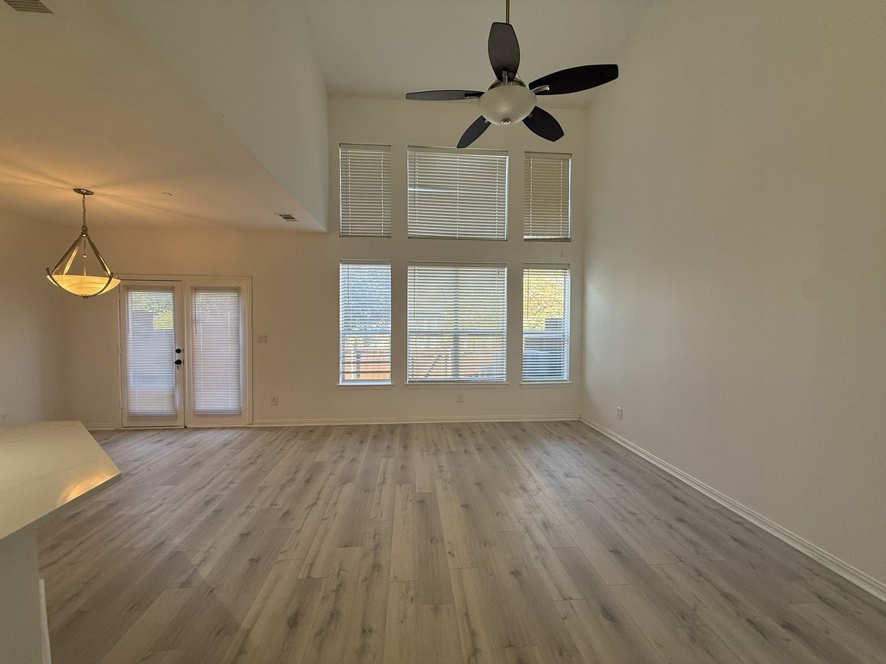 10017 Dryden Ln - Photo 5 of 25