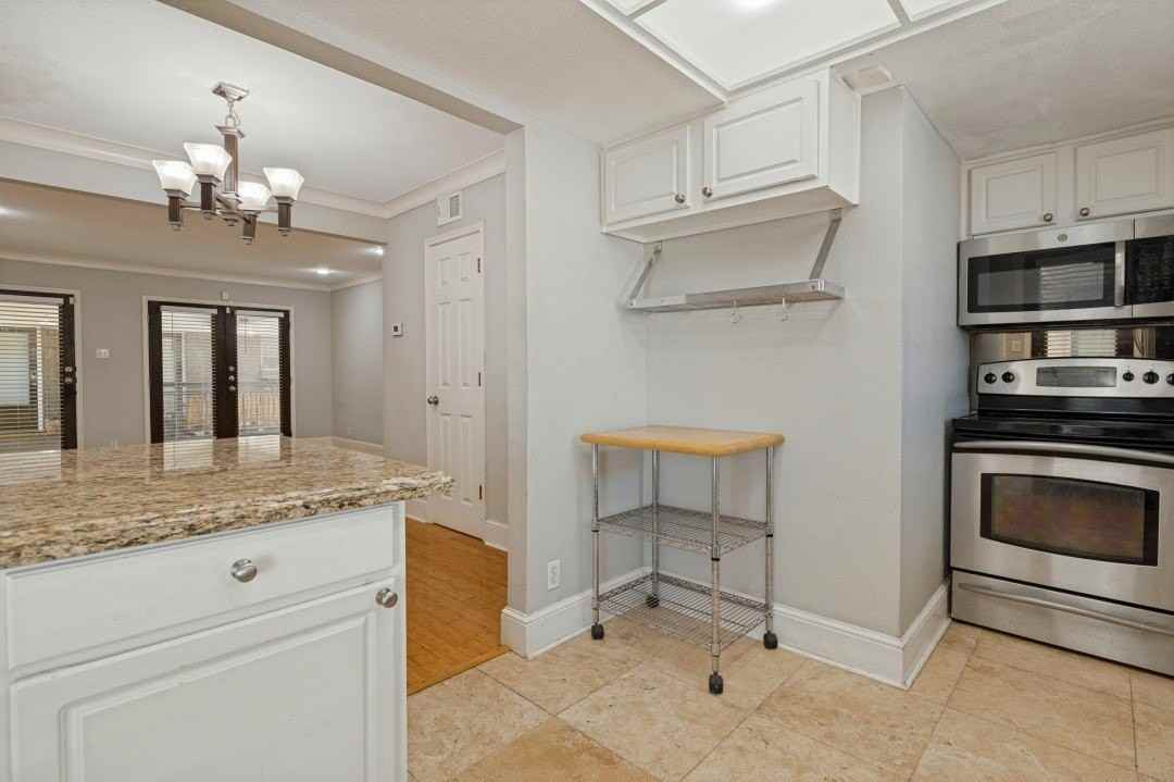 10213 Regal Oaks Dr #216 - Photo 6 of 14