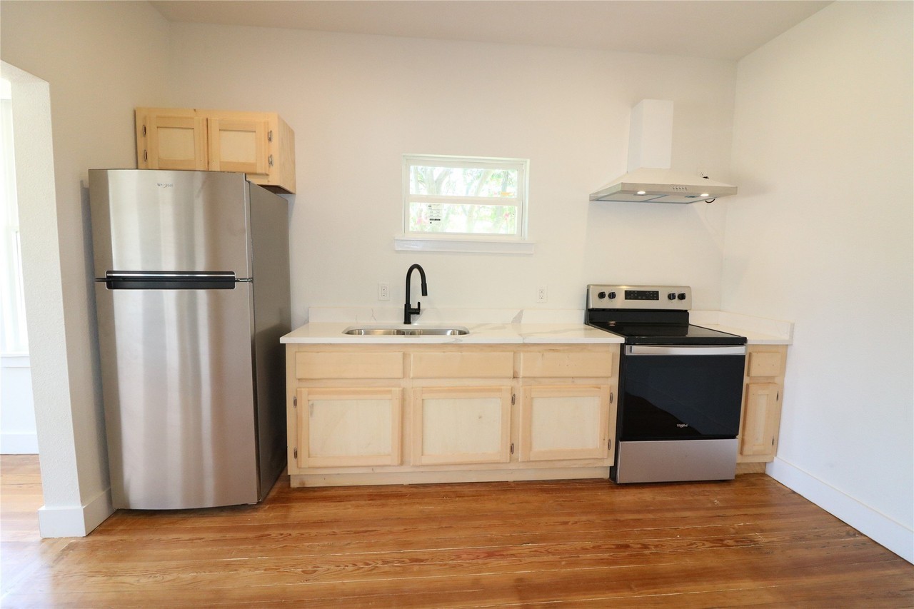 1734 Arizona Ave #1 - Photo 5 of 9