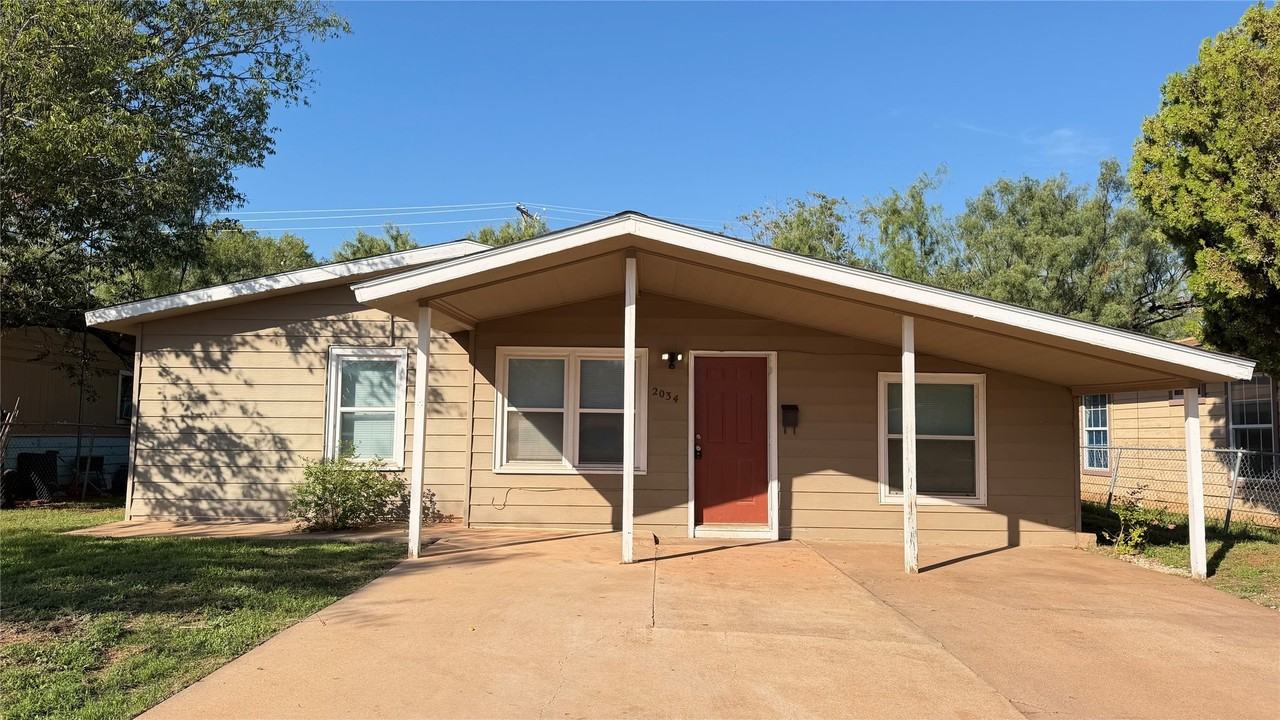 2034 Fannin St - Photo 2 of 32