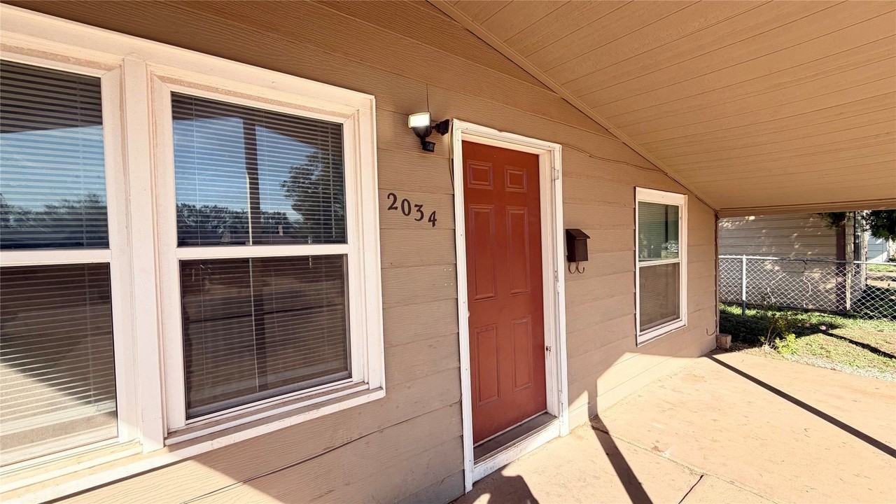 2034 Fannin St - Photo 3 of 32