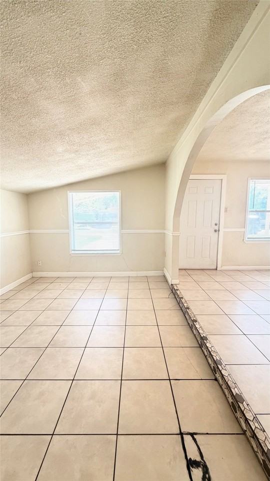 2034 Fannin St - Photo 6 of 32