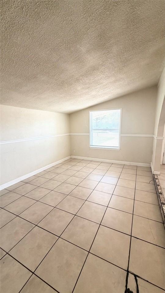 2034 Fannin St - Photo 7 of 32
