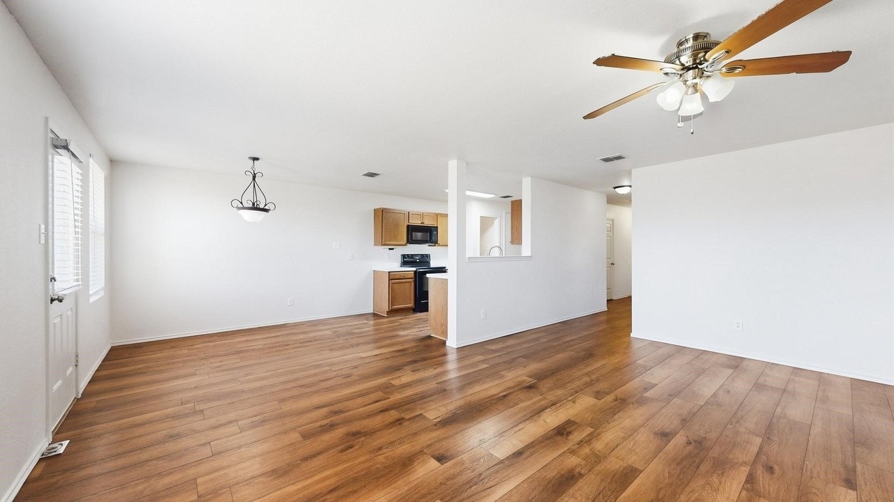1416 Primrose Ln - Photo 5 of 20