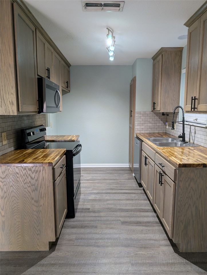 6300 Brookside Dr - Photo 2 of 10
