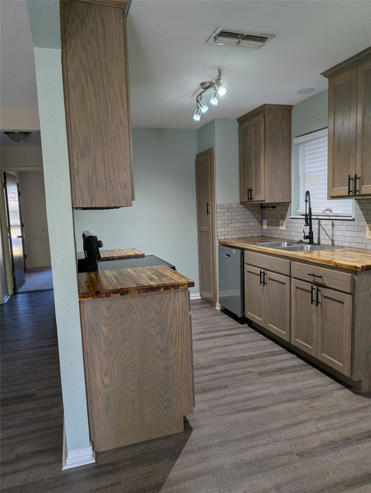 6300 Brookside Dr - Photo 3 of 10