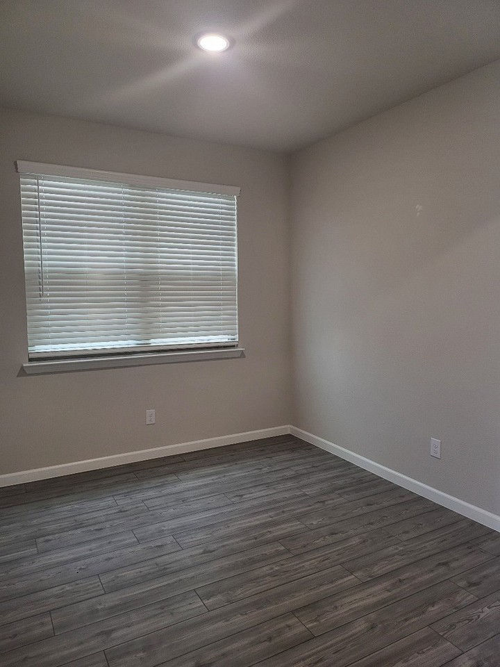 2439 Rocky Mountain Dr - Photo 3 of 21