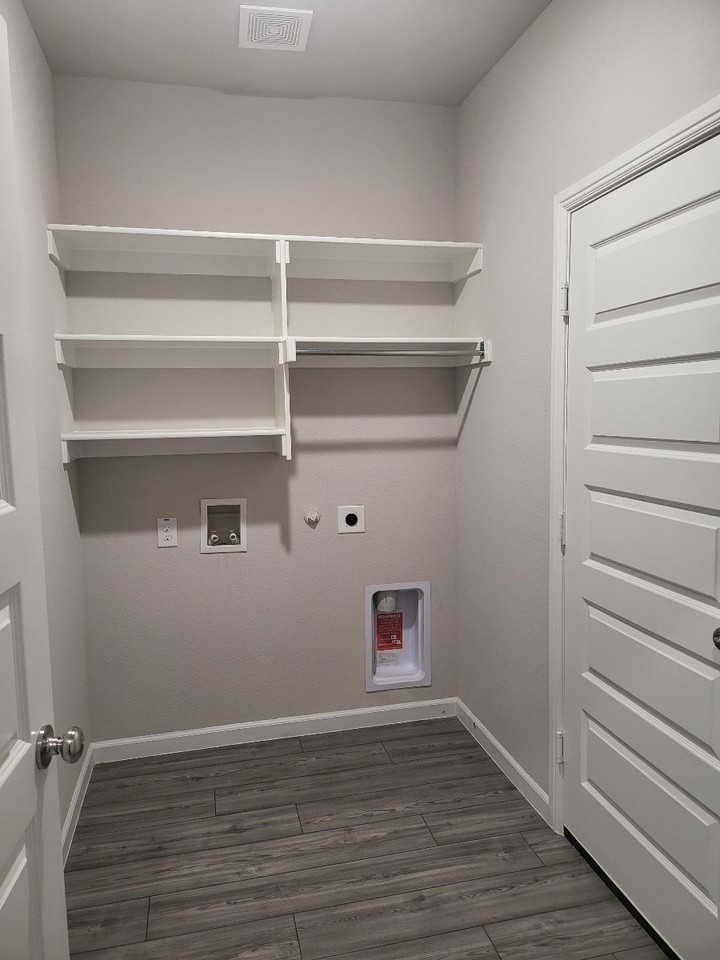 2439 Rocky Mountain Dr - Photo 5 of 21