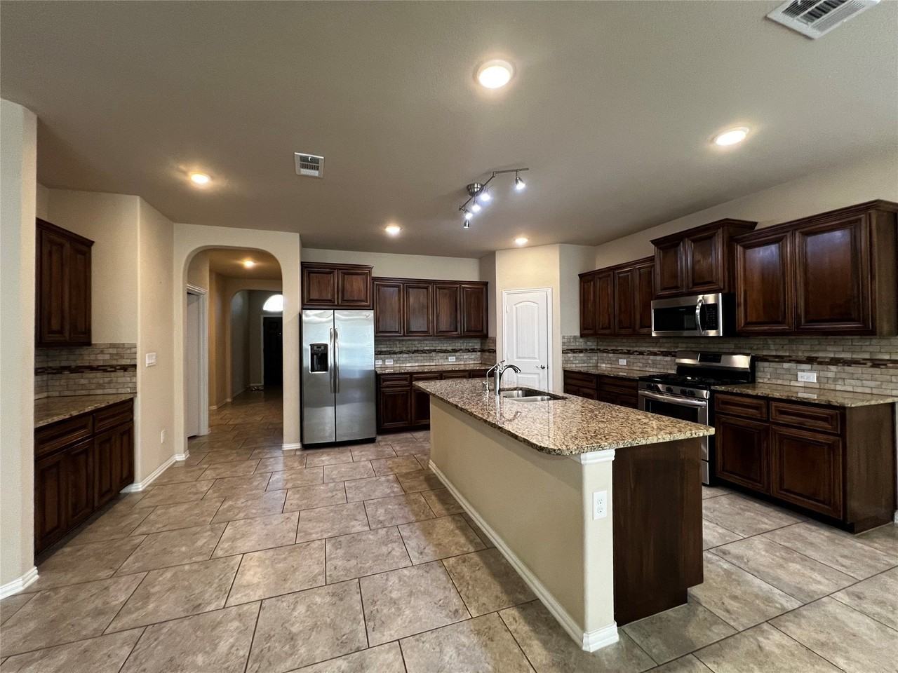 803 Valor Ct - Photo 2 of 32