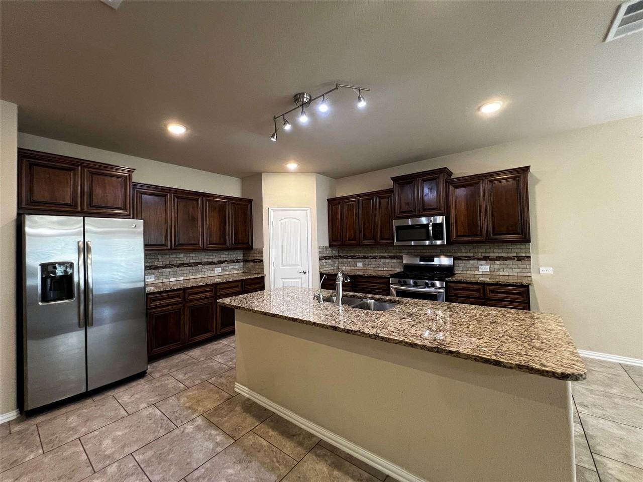 803 Valor Ct - Photo 3 of 32