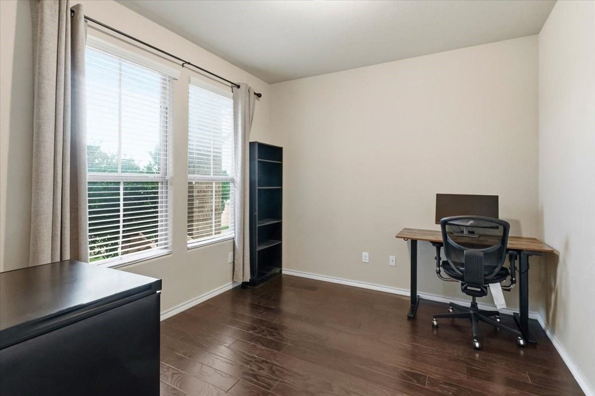 1713 Falling Star Dr - Photo 3 of 35