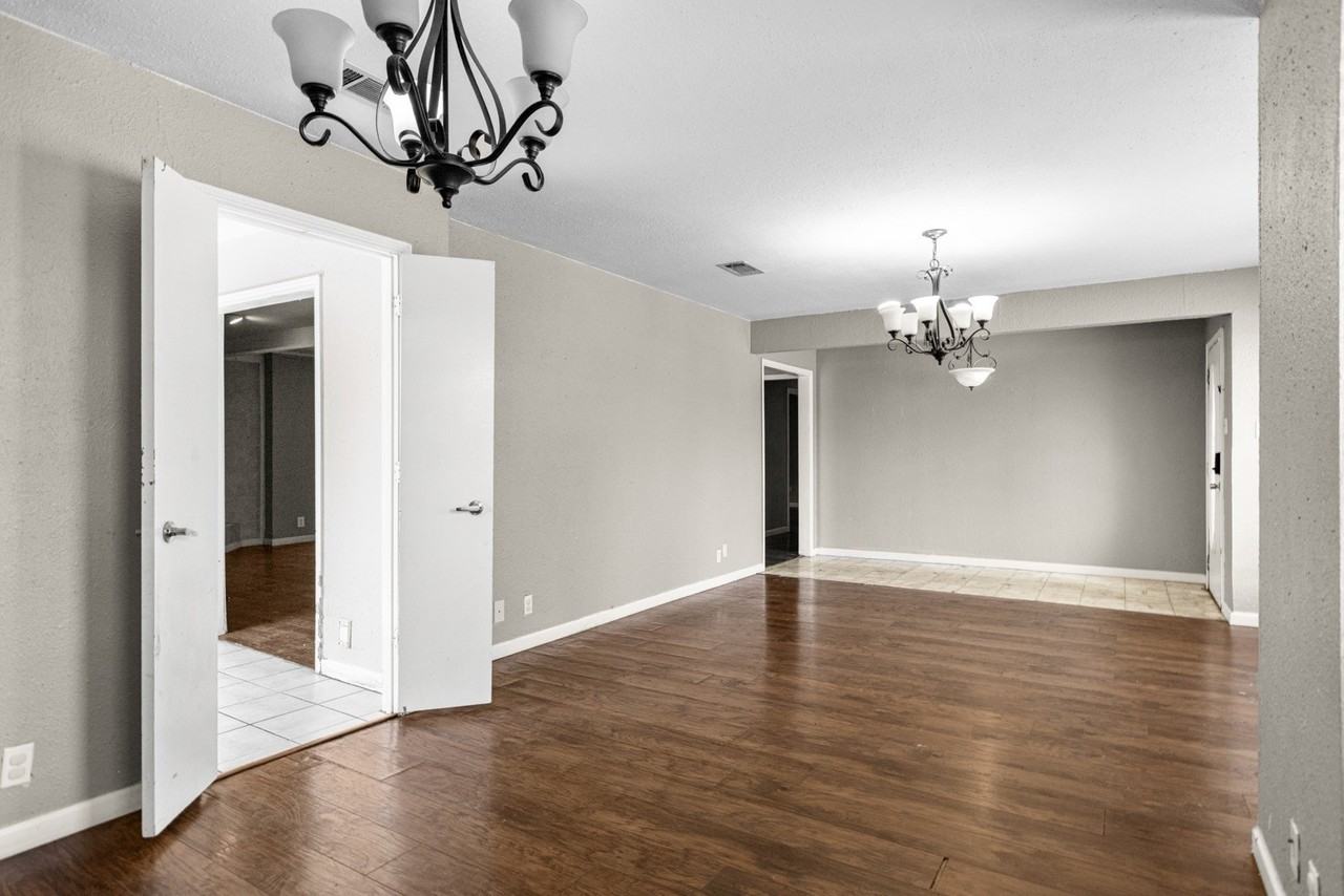 1241 College Pkwy - Photo 4 of 16