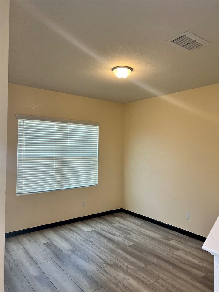 801 Bois D Arc Ln - Photo 2 of 33