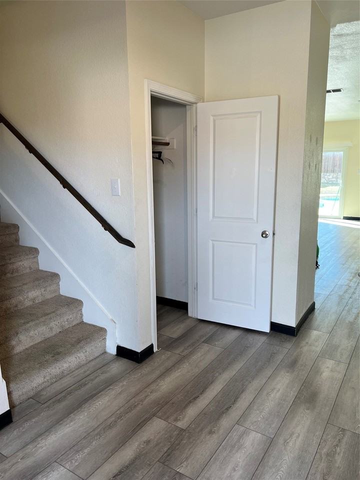 801 Bois D Arc Ln - Photo 3 of 33