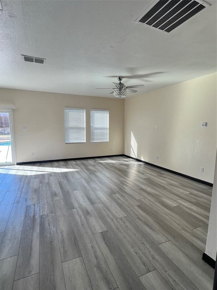 801 Bois D Arc Ln - Photo 6 of 33