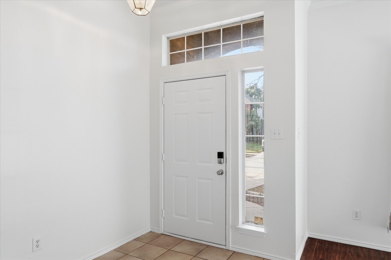 3517 Villanova Dr - Photo 3 of 31
