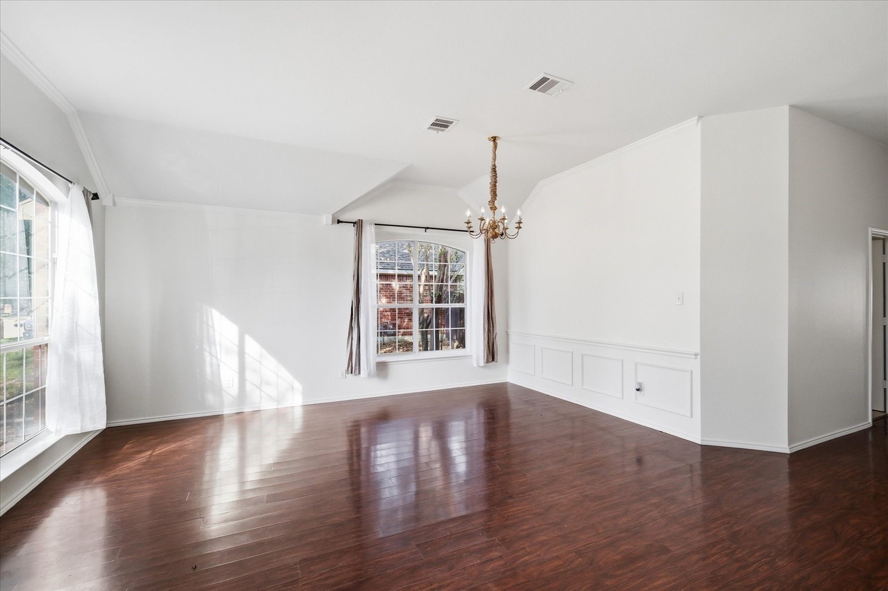 3517 Villanova Dr - Photo 4 of 31
