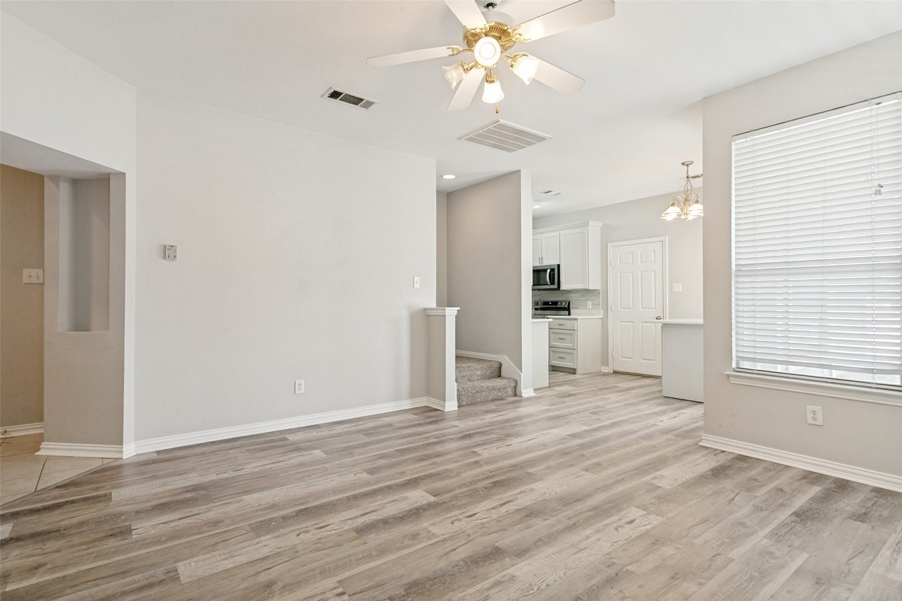 1219 Devonshire Dr - Photo 5 of 26